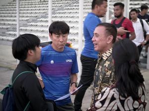 Iwan Bule Nonton Bola, Ehh... Ketemu Shin Tae-yong