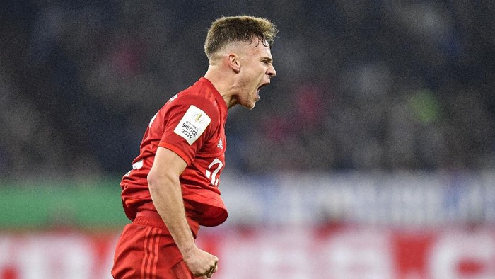 Bayerns Joshua Kimmich celebrates after scoring the opening goal uring the German soccer cup, DFB Pokal, quarter-final match between FC Schalke 04 and Bayern Munich in Gelsenkirchen, Germany, Tuesday, March 3, 2020. (AP Photo/Martin Meissner)