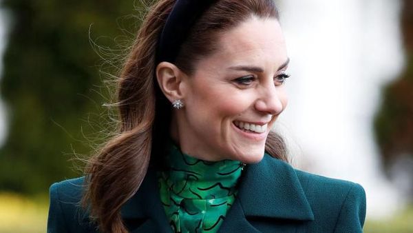 Gaya Lady Like Kate Middleton Pakai Anting Rp 314 Juta