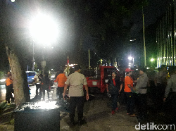 Sempat Ricuh, Massa Demo di Kantor Anies Bubar