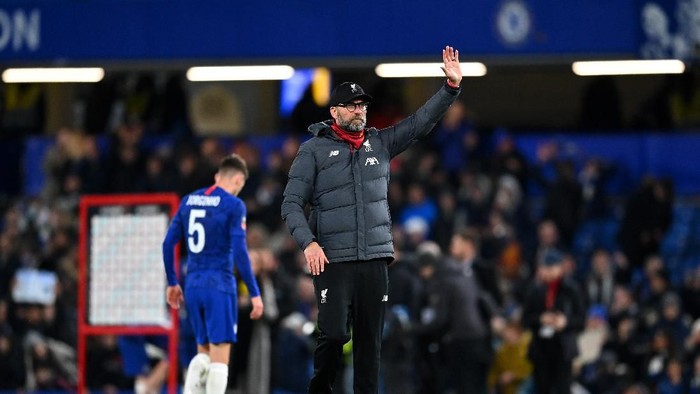 LONDON, ENGLAND - MARCH 03: Jurgen Klopp, Manager of Liverpool acknowledges the fans during the FA Cup Fifth Round match between Chelsea FC and Liverpool FC at Stamford Bridge on March 03, 2020 in London, England. (Photo by Clive Mason/Getty Images)