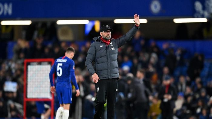 Chelsea vs Liverpool LONDON, ENGLAND - MARCH 03: Jurgen Klopp, Manager of Liverpool acknowledges the fans during the FA Cup Fifth Round match between Chelsea FC and Liverpool FC at Stamford Bridge on March 03, 2020 in London, England. (Photo by Clive Mason/Getty Images)