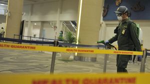 Cegah Corona, Bandara Ngurah Rai Disemprot Disinfektan