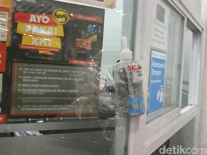 Takut Hilang, Hand Sanitizer di Stasiun Jakarta Kota Sampai Diselotip Takut Hilang, Hand Sanitizer di Stasiun Jakarta Kota Sampai Diselotip