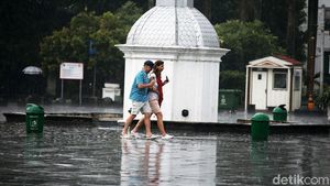 Wisman Kunjungi Kota Tua Saat Corona Menyapa Indonesia