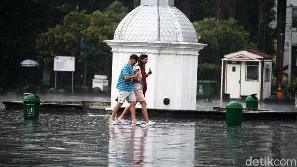 Wisman Kunjungi Kota Tua Saat Corona Menyapa Indonesia