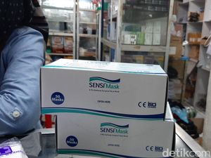 Masker Kian Langka, 12 Apotek di Makassar Sudah Kehabisan Stok