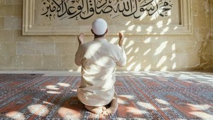 Cara Meditasi Islam yang Bisa Cegah Stres dan Tingkatkan Konsentrasi