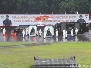Brimob Simulasi Pencegahan dan Penanganan Virus Corona Depan Kapolri Brimob Simulasi Pencegahan dan Penanganan Virus Corona Depan Kapolri