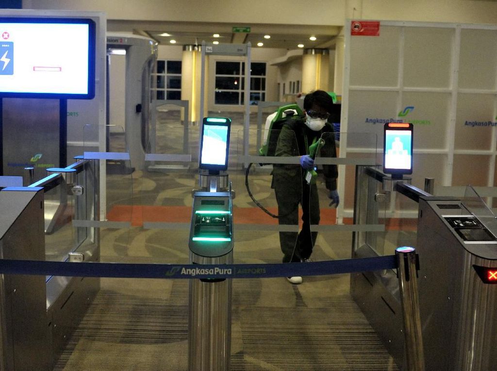 Bandara Ngurah Rai Berlakukan Jalur Khusus Penumpang dari Korsel Imbas Corona Bandara Ngurah Rai Berlakukan Jalur Khusus Penumpang dari Korsel Imbas Corona