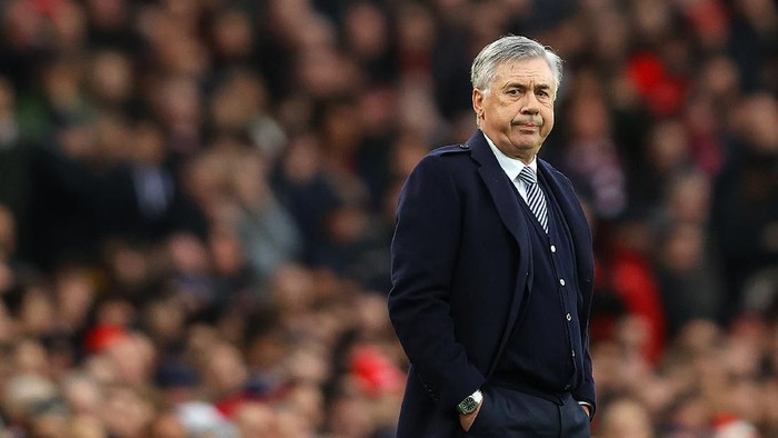 LONDON, ENGLAND - FEBRUARY 23: Manager of Everton Carlo Ancelotti of Everton looks on during the Premier League match between Arsenal FC and Everton FC at Emirates Stadium on February 23, 2020 in London, United Kingdom. (Photo by Julian Finney/Getty Images)