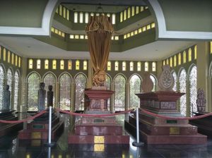 Di Pemakaman Megah Ini, Sultan Siak Beristirahat Dengan Damai Di Pemakaman Megah Ini, Sultan Siak Beristirahat Dengan Damai
