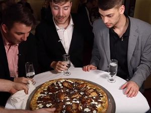 YouTuber Ini Cicip Makanan Paling Mahal, Ada Pizza Rp 1 Miliar!