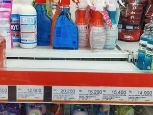 Persediaan Hand Sanitizer, Masker di Minimarket dan Apotek Gresik Langka