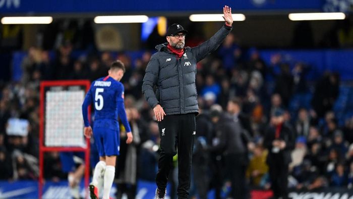 LONDON, ENGLAND - MARCH 03: Jurgen Klopp, Manager of Liverpool acknowledges the fans during the FA Cup Fifth Round match between Chelsea FC and Liverpool FC at Stamford Bridge on March 03, 2020 in London, England. (Photo by Clive Mason/Getty Images)