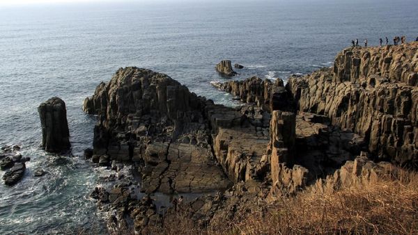 Potret Tebing Tojinbo Jepang yang Cantik tapi Misterius