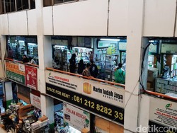 Polisi Pantau Penjualan Masker di Pasar Pramuka