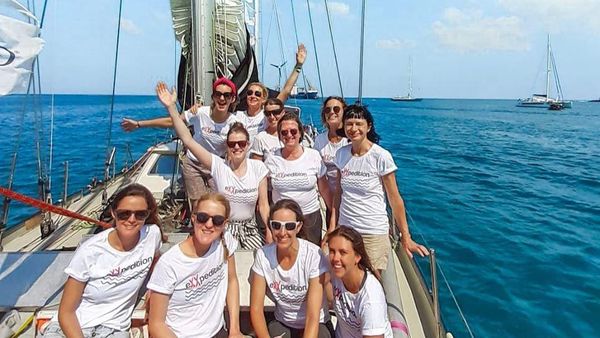 Foto: Sekelompok Wanita Berlayar Untuk Perangi Sampah Plastik