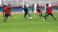 PT Liga Indonesia Baru (LIB) mengumumkan pada Rabu (4/3) sore tadi bahwa pertandingan tersebut ditunda sebagai antisipasi penyebaran virus corona.