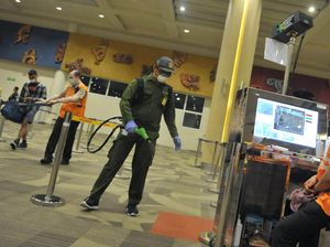 Bandara Ngurah Rai Bersih-bersih dari Virus Corona