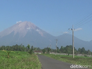 Gunung Semeru Berpotensi Luncurkan Lava Pijar