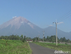 Gunung Semeru Berpotensi Luncurkan Lava Pijar