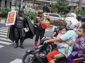 Aksi Batman Cs Saat Beri Sosialisasi Pencegahan Corona di Solo