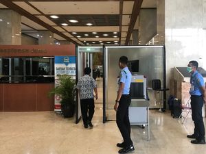 Masuk Balai Kota DKI Dicek Suhu Tubuh, Bagaimana di DPR?