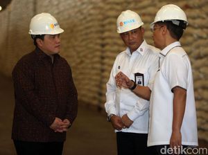 Imbau Masyarakat Tak Panik Belanja, Erick Thohir: Stoknya Ada