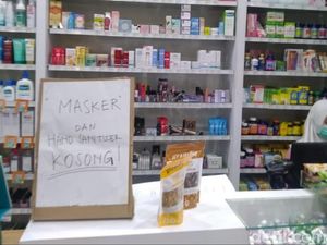 Masker hingga Antiseptik Mulai Langka di Palembang Masker hingga Antiseptik Mulai Langka di Palembang