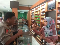 Cegah Penimbunan Masker, Polisi Sidak Apotek dan Distributor di Cimahi
