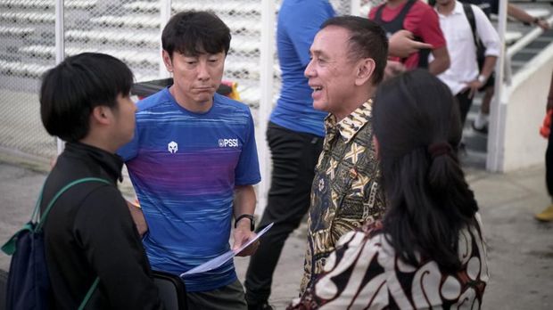 Pelatih Timnas Indonesia Shin Tae Yong dan Ketua Umum PSSI, Mochamad Iriawan.