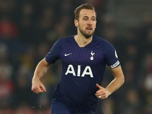 Disamakan Dengan Legenda MU, Harry Kane Diminta Bertahan di Tottenham