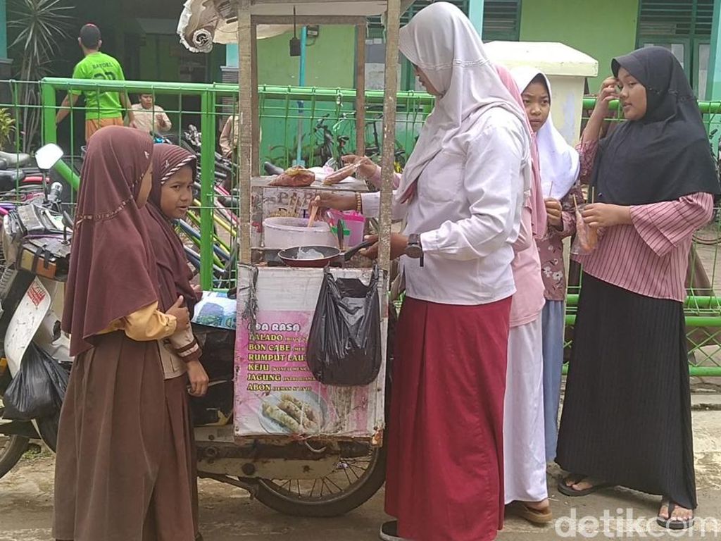 Belajar Kiat Laris Jualan ala Mbak Lia Bunglon dari Pekalongan Belajar Kiat Laris Jualan ala Mbak Lia Bunglon dari Pekalongan