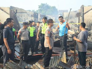 Tim Labfor Akan Selidiki Penyebab Terbakarnya Pasar Baru Tuban Tim Labfor Akan Selidiki Penyebab Terbakarnya Pasar Baru Tuban