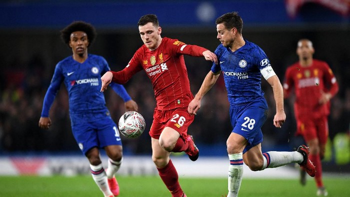 LONDON, ENGLAND - MARCH 03: Andy Robertson of Liverpool and Cesar Azpilicueta of Chelsea during the FA Cup Fifth Round match between Chelsea FC and Liverpool FC at Stamford Bridge on March 03, 2020 in London, England. (Photo by Shaun Botterill/Getty Images)