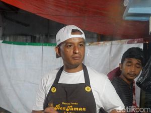 Penjual Nasgor Unik hingga Chef Seksi yang Jadi Model Playboy Penjual Nasgor Unik hingga Chef Seksi yang Jadi Model Playboy
