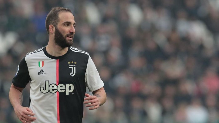 TURIN, ITALY - FEBRUARY 16:  Gonzalo Higuain of Juventus looks on during the Serie A match between Juventus and Brescia Calcio at Allianz Stadium on February 16, 2020 in Turin, Italy.  (Photo by Emilio Andreoli/Getty Images)