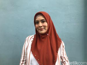 Cerita Elma Theana Rugi Rp 800 Juta usai Batal Tangani Nikahan Ferry Irawan Cerita Elma Theana Rugi Rp 800 Juta usai Batal Tangani Nikahan Ferry Irawan