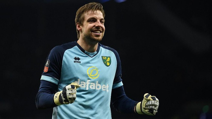 LONDON, ENGLAND - MARCH 04: Tim Krul of Norwich City celebrates after winning the penalty shootout in the FA Cup Fifth Round match between Tottenham Hotspur and Norwich City at Tottenham Hotspur Stadium on March 04, 2020 in London, England. (Photo by Mike Hewitt/Getty Images)