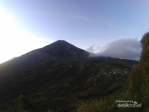 Sunrise Alternatif Tapi Tetap Sangat Cantik dari Bukit Sikendil