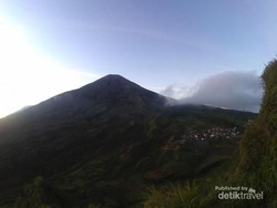 Sunrise Alternatif Tapi Tetap Sangat Cantik dari Bukit Sikendil