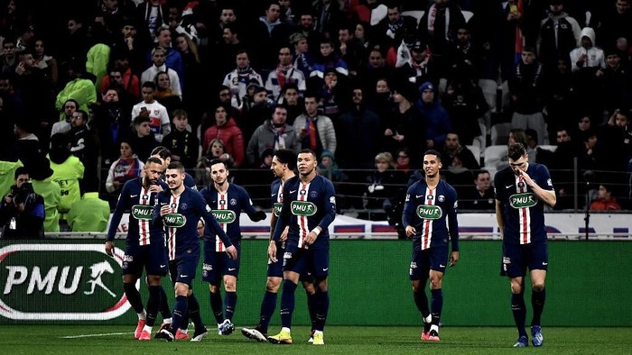 Paris Saint-Germains Spanish midfielder Pablo Sarabia (3rd-L) celebrates with teammates after scoring a goal during the French Cup semi-final football match between Olympique Lyonnais (OL) and Paris Saint-Germain (PSG) at the Groupama Stadium in Decines-Charpieu, centraleastern France, on March 4, 2020. (Photo by JEFF PACHOUD / AFP)