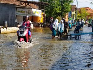 Banjir 2 Bulan di Sidoarjo Tak Kunjung Surut, Tim ITS Lakukan Penelitian
