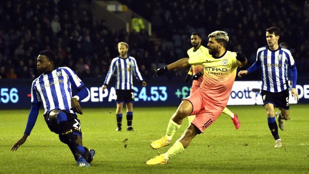 Manchester City's Sergio Aguero, second right, scores his side's opening goal during the FA Cup fifth round soccer match between Sheffield Wednesday and Manchester City at Hillsborough in Sheffield, England, Wednesday, March 4, 2020. (AP Photo/Rui Vieira)
