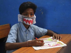 India Buka Sekolah-Bioskop Saat Kasus Corona Masih Tinggi