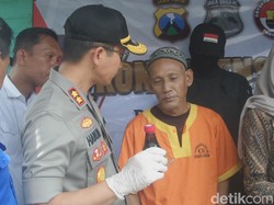 Modal Ilmu dari Buku Bekas, Kakek Ini Buat Jamu Ilegal Selama 24 Tahun