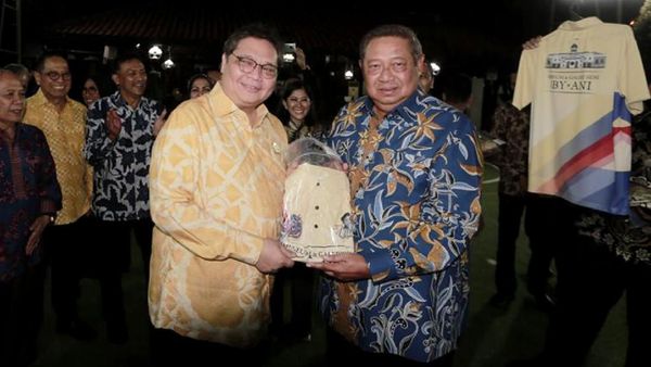 Momen Silaturahmi Golkar dan Demokrat di Cikeas