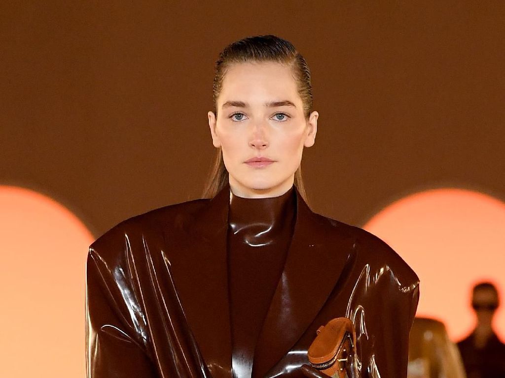 Busana Latex Jadi Tren Lagi di Paris Fashion Week Busana Latex Jadi Tren Lagi di Paris Fashion Week