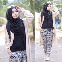 Baju Ke Pantai Berhijab : 14 Tren Outfit Ke Pantai Hijab Untuk ...